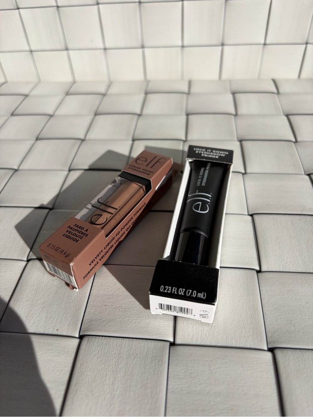 NEW e.l.f. Liquid Velvet Eyeshadow + Lock It Down Primer Bundle - Picture 5 of 6